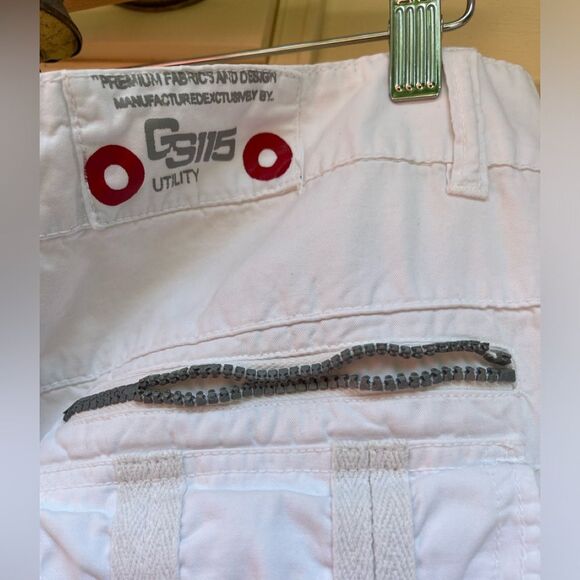 GS115 Jeans white knee length shorts, front zipper, pockets, snaps, flaps, 36 - Picture 10 of 10